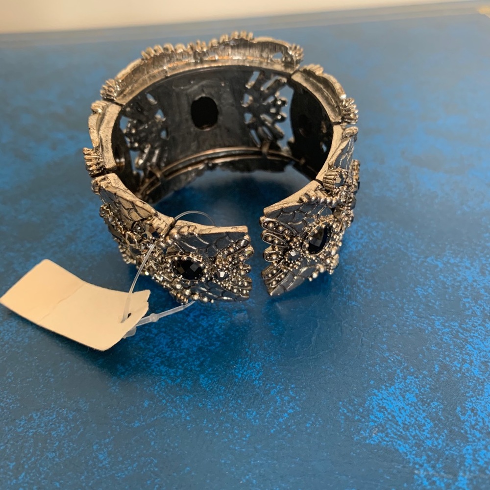 Cuff - Picture 3 of 7